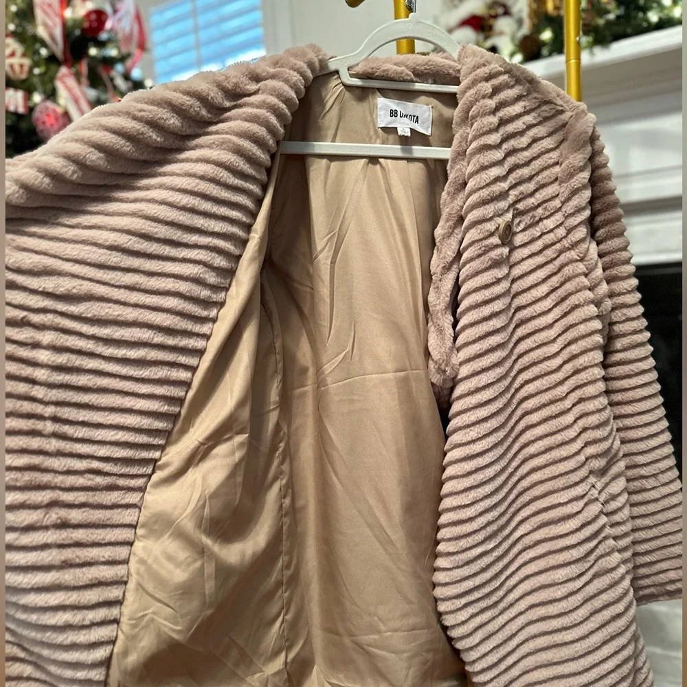 BB Dakota Tan Faux Fur Jacket - Picture 6 of 7